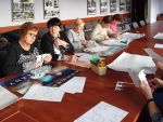Seniorki tworzą pudełeczka